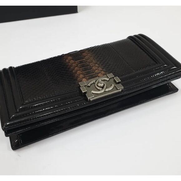 Chanel Python Patent Boy Clutch Bag - Picture 4 of 8
